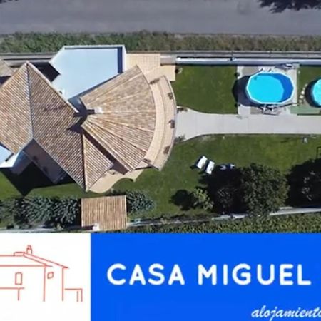 Casa Miguel Y Sally Villanueva de Las Manzanas Exteriör bild
