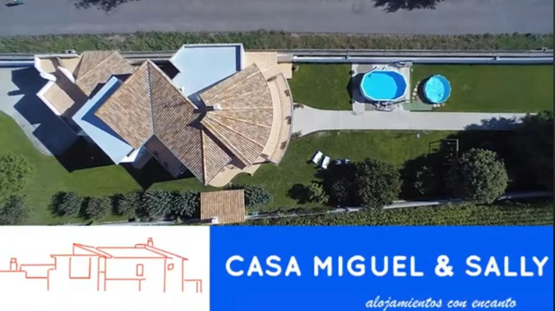 Casa Miguel Y Sally Villanueva de Las Manzanas Exteriör bild